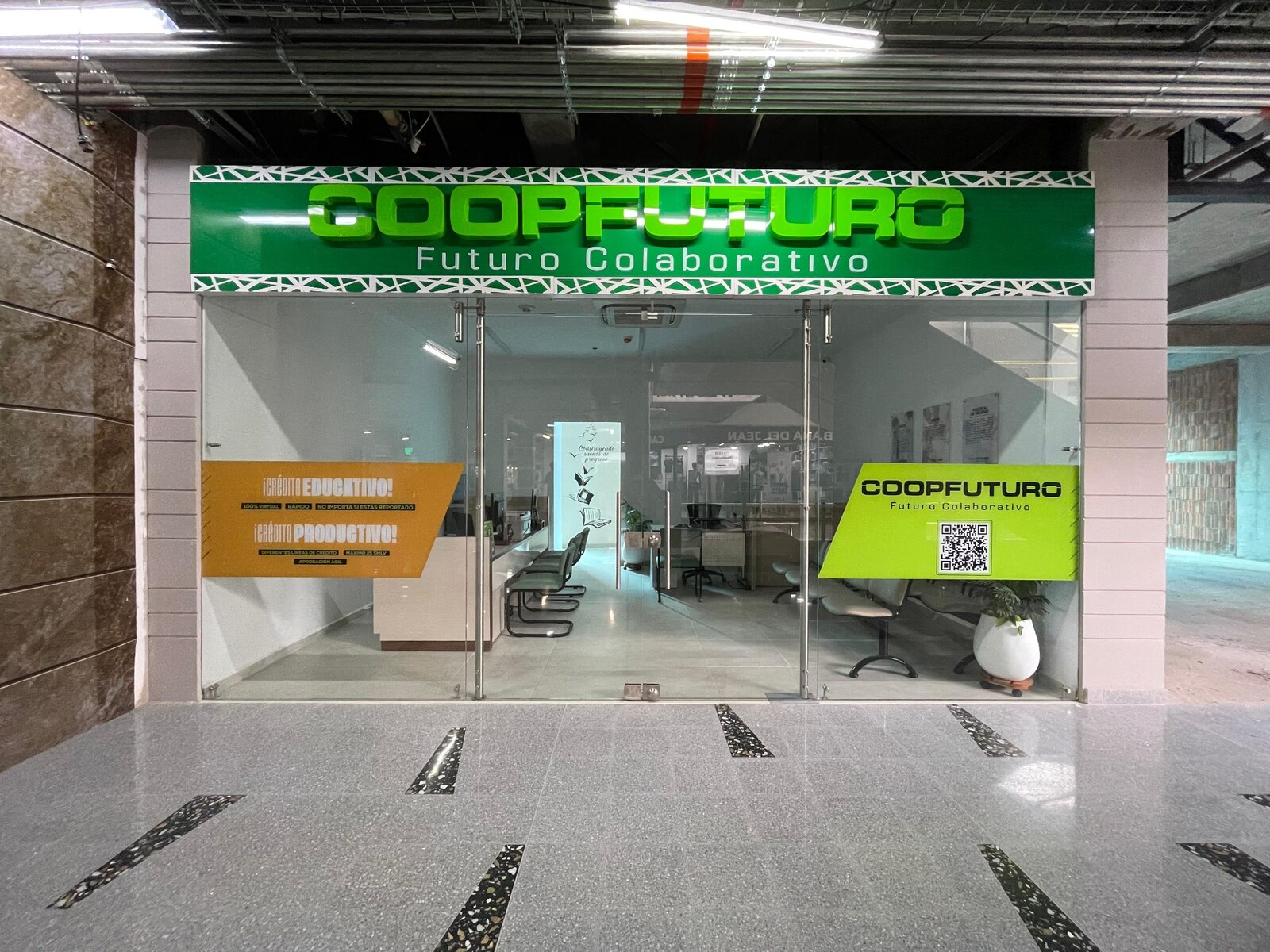 Fachada terminada del local de CoopFuturo